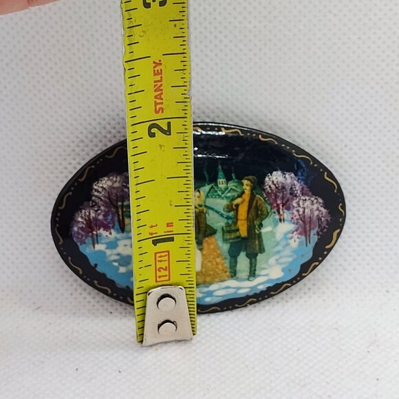 Vtg Russian Hand Painted Winter Village Scene Black Lacquer Art Brooch Pin - Picture 6 of 6